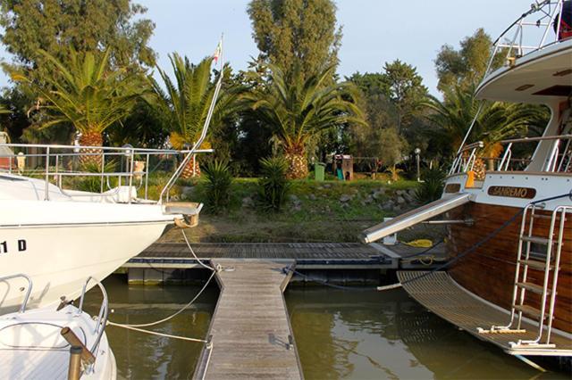 Boat And Breakfast Fiumicino - Roma Hotel Ostia Antica Exterior photo