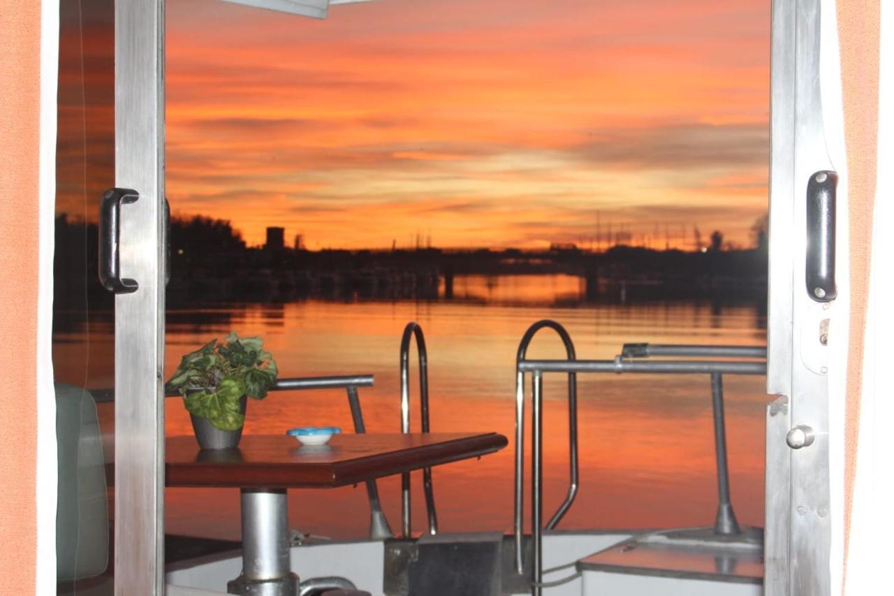 Boat And Breakfast Fiumicino - Roma Hotel Ostia Antica Exterior photo